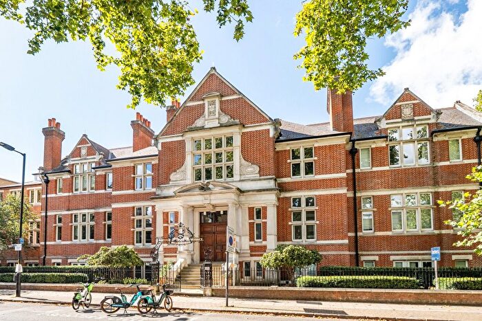 2 Bedroom Flat For Sale In Camberwell Grove, Camberwell, London, SE5