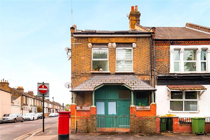 2 Bedroom Flat To Rent In St. Georges Road, Forest Gate, London, E7