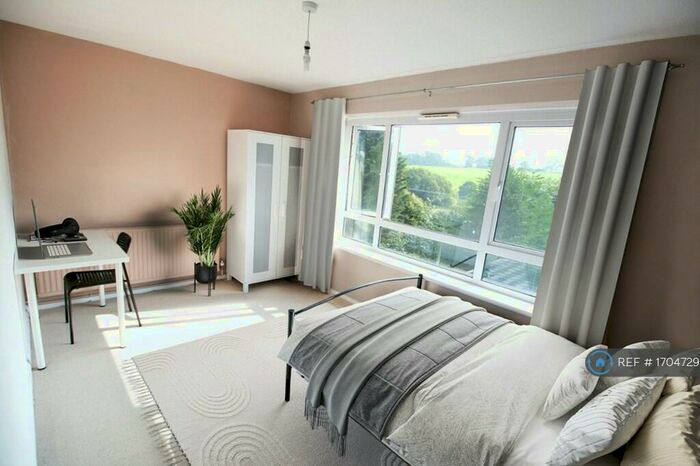 3 Bedroom Flat To Rent In Buffett Way, Colchester, CO4