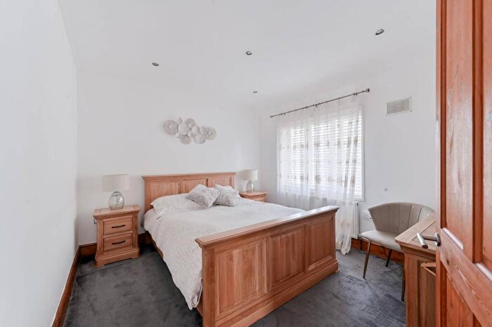 4 Bedroom Semi-Detached House To Rent In Harcourt Avenue, , Edgware, HA8