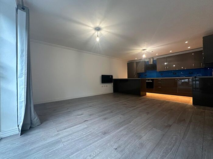2 Bedroom Flat For Sale In Hewetts Quay, Barking, Barking And Dagenham, Essex, IG11