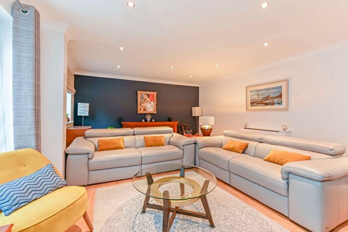 5 Bedroom Detached House For Sale In Kirby Close, Northwood, HA6