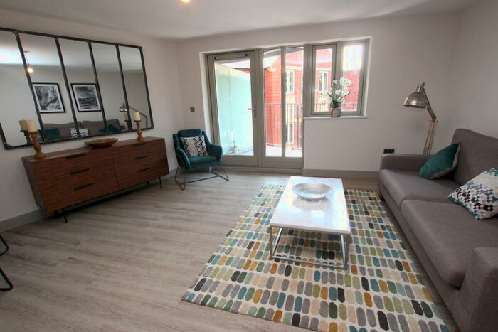 2 Bedroom Apartment To Rent In Park Edge, NG7