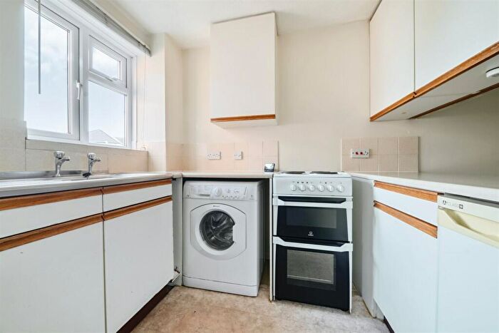 1 Bedroom Flat To Rent In Caernarvon Road, Chichester, PO19