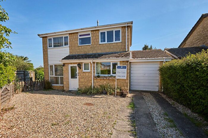 3 Bedroom Detached House For Sale In Southlands, Aston, OX18