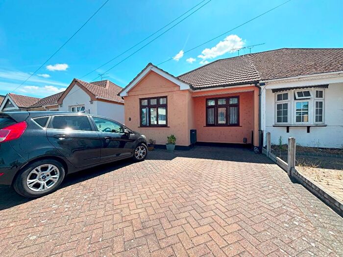 2 Bedroom Bungalow For Sale In Church Road, Romford, RM3