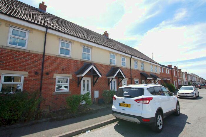 3 Bedroom Town House To Rent In Argyle Street, Swindon, SN2