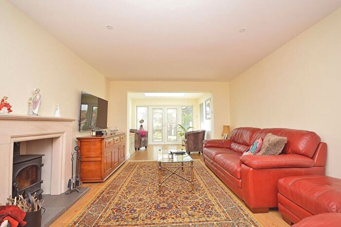 3 Bedroom Detached House For Sale In Wycombe Road, Princes Risborough, HP27