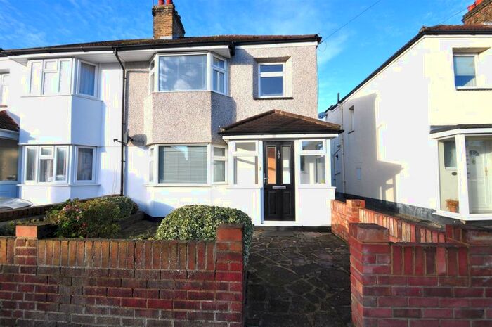 3 Bedroom Semi-Detached House To Rent In Ivedon Road, Welling, DA16