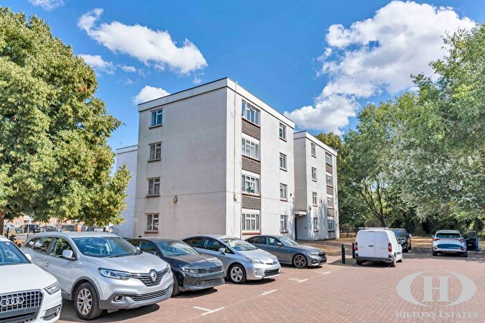 2 Bedroom Flat For Sale In Convent Way, Southall, UB2