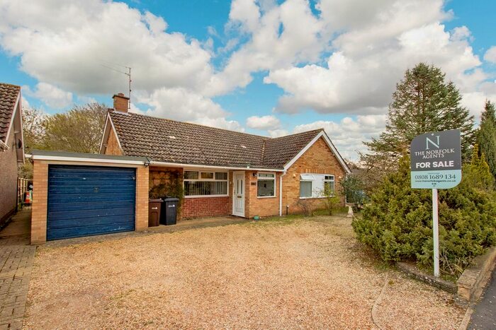 4 Bedroom Detached Bungalow For Sale In Rectory Close, Roydon, King's Lynn, PE32