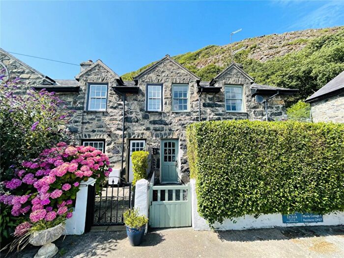 3 Bedroom Semi-Detached House For Sale In Dublin Street, Tremadog, Porthmadog, Gwynedd, LL49