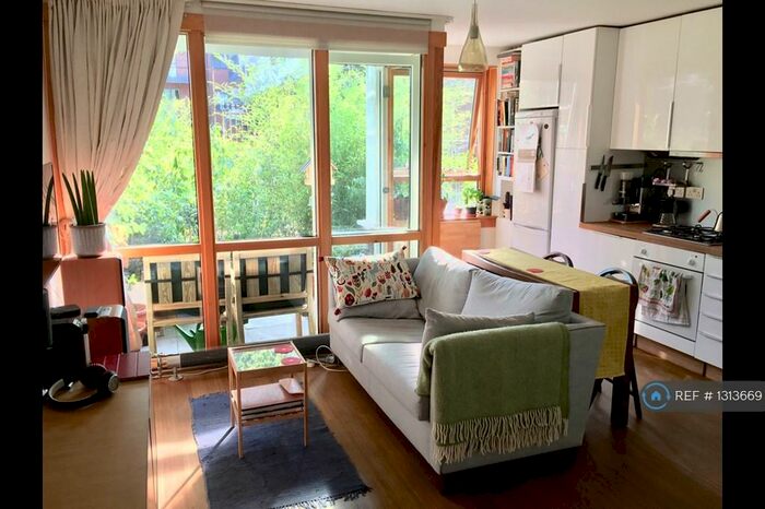 Studio To Rent In Newlyn, London, NW1