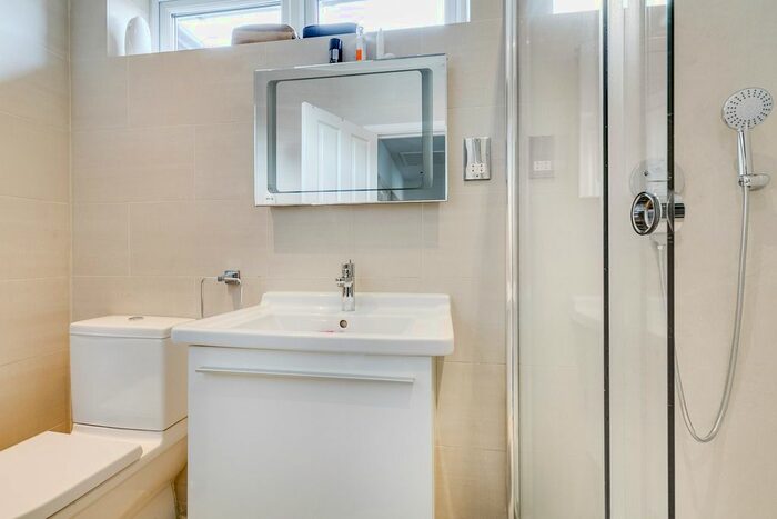 3 Bedroom Flat To Rent In Glendale Drive, London, SW19