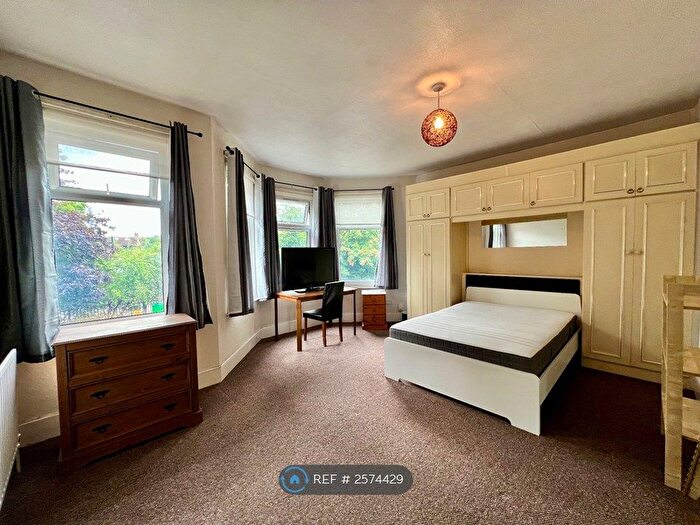 2 Bedroom Flat To Rent In Frobisher Road, London, N8