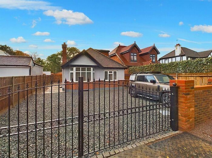 4 Bedroom Detached House To Rent In Walton Bridge Road, Shepperton, TW17