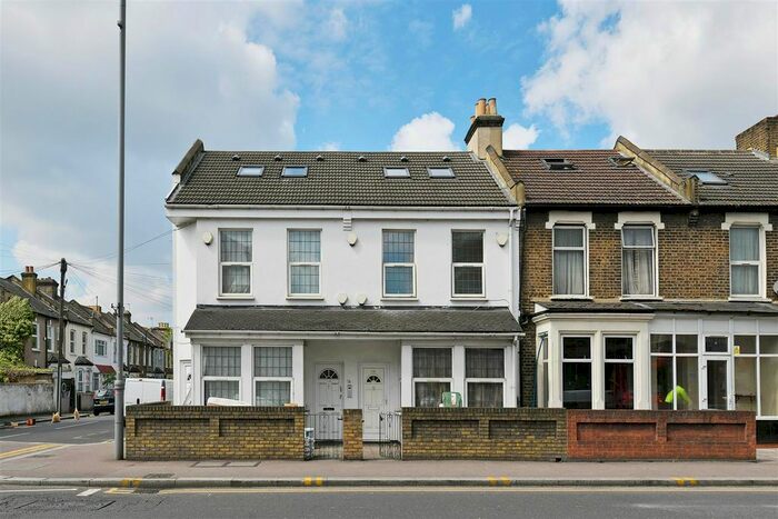 2 Bedroom Flat To Rent In High Road Leyton, London, E15