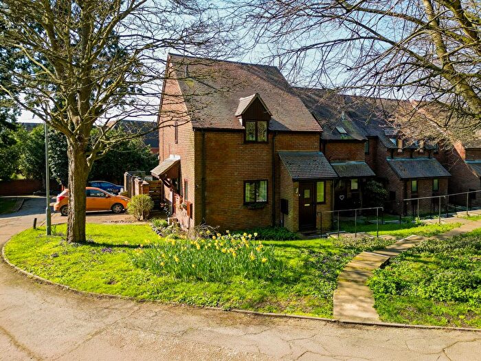 1 Bedroom Flat For Sale In Chadbone Close, Aylesbury, HP20