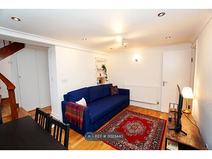 2 Bedroom Flat To Rent In Essex Road, London, N1