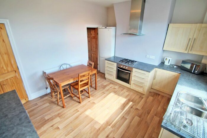 4 Bedroom Terraced House To Rent In Meanwood Road, Meanwood, Leeds, LS6