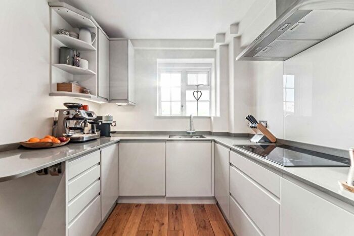 1 Bedroom Flat For Sale In Goldhawk Road, London, W6