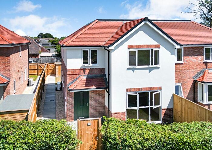 4 Bedroom Semi-Detached House For Sale In Lodge Road, Pennington, Lymington, Hampshire, SO41