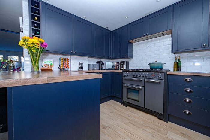 3 Bedroom End Terrace House For Sale In Wren Wood, Welwyn Garden City, AL7