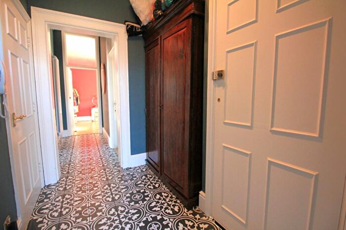 2 Bedroom Apartment To Rent In Lansdown Crescent, Cheltenham, Gloucestershire, GL50