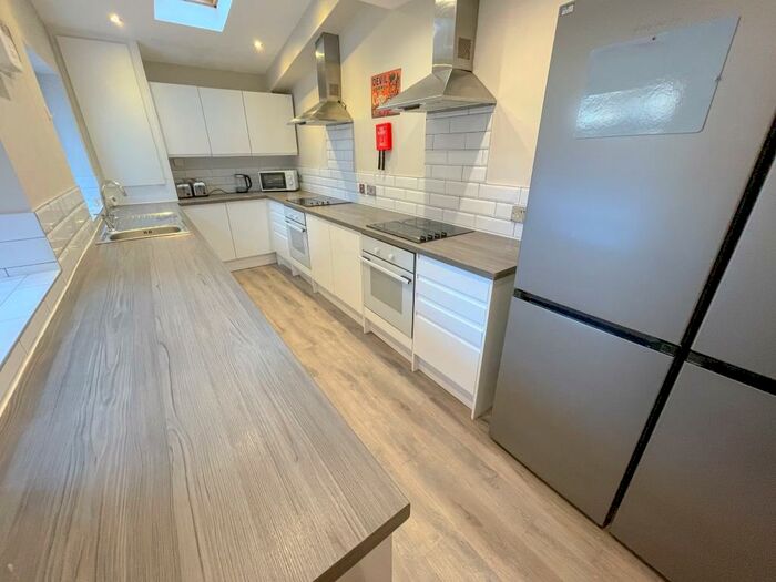 1 Bedroom House To Rent In Cameron Street (Spare Room), L7