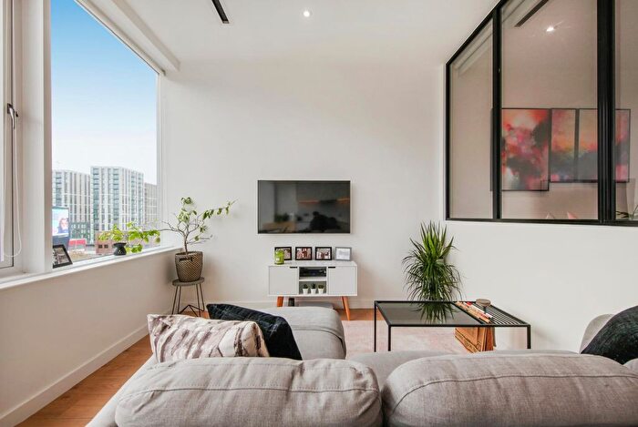 1 Bedroom Flat To Rent In Park View, Brentford, TW8