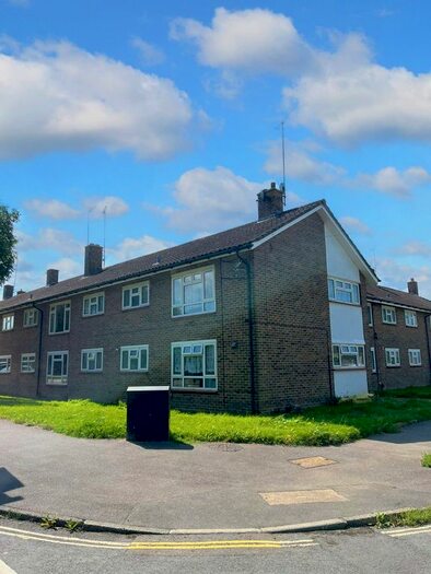 2 Bedroom Flat To Rent In Scott Road, Crawley, RH10