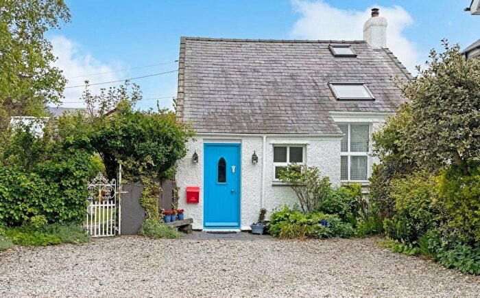 3 Bedroom Semi-Detached House For Sale In Hermon Road, Mynydd Llandygai, Bangor, LL57