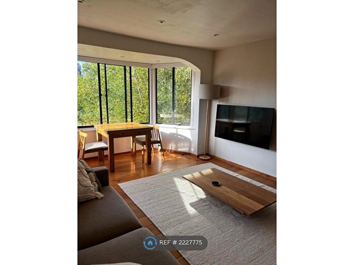 2 Bedroom Flat To Rent In Forest Court, London, E11