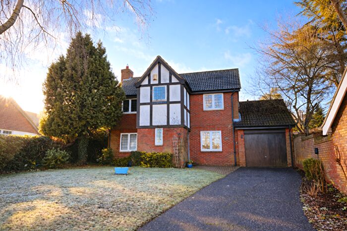 4 Bedroom Detached House For Sale In Roedean Close, Orpington, BR6