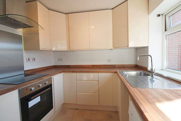 2 Bedroom Flat To Rent In Cove Road, Farnborough, Hampshire, GU14