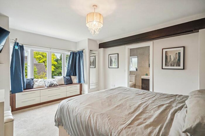 4 Bedroom Detached House For Sale In Beaconsfield Road, Farnham Common, Slough, SL2