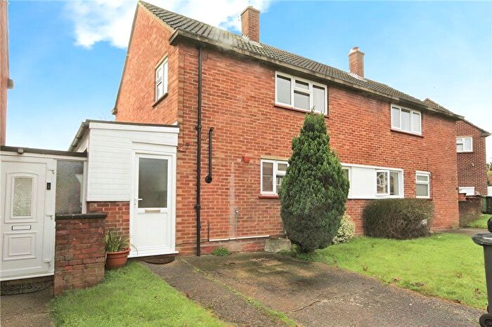 4 Bedroom End Of Terrace House To Rent In Homestall, Guildford, Surrey, Uk, GU2