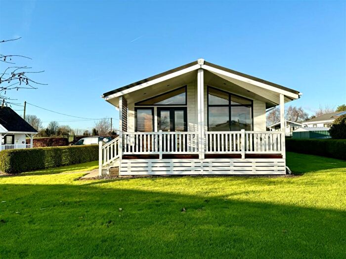 2 Bedroom Park Home For Sale In St Pierre Country Park, NP26