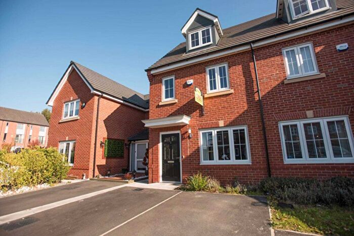 3 Bedroom Semi Detached House To Rent In Racecourse Way, Salford, M7