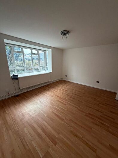 3 Bedroom Flat To Rent In Voltaire Road, London, SW4