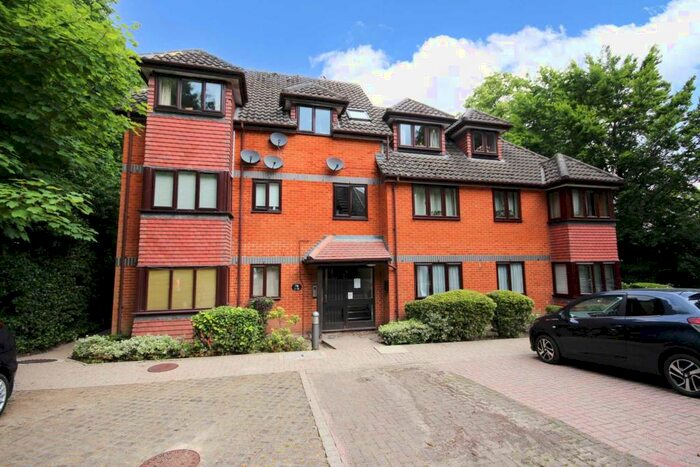 2 Bedroom Apartment To Rent In Crowthorne Road, Bracknell, RG12