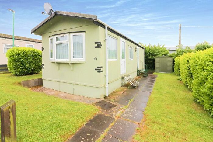 1 Bedroom Park Home To Rent In Nursery Road, Luton, Bedfordshire, LU3