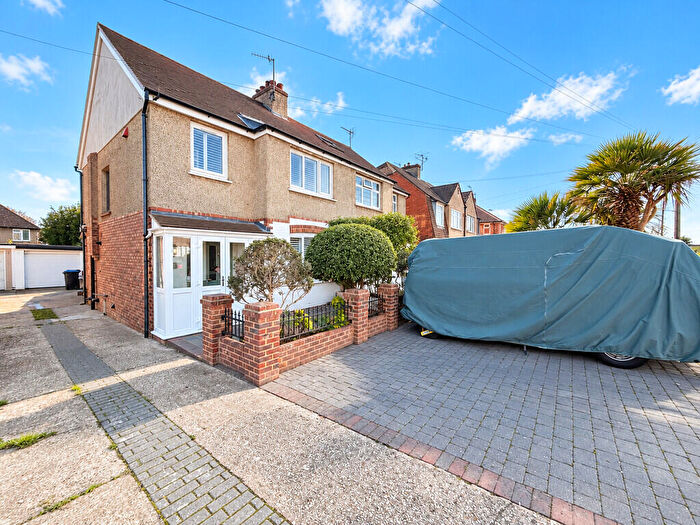 4 Bedroom Semi Detached House For Sale In Franklin Road, Shoreham-by-Sea, BN43
