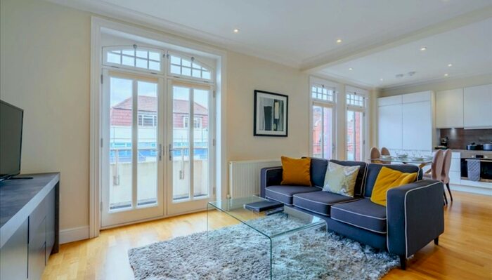 2 Bedroom Flat To Rent In Hamlet Gardens, London, W6
