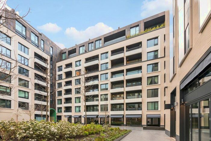 2 Bedroom Flat To Rent In Rathbone Place, Fitzrovia, London, W1T