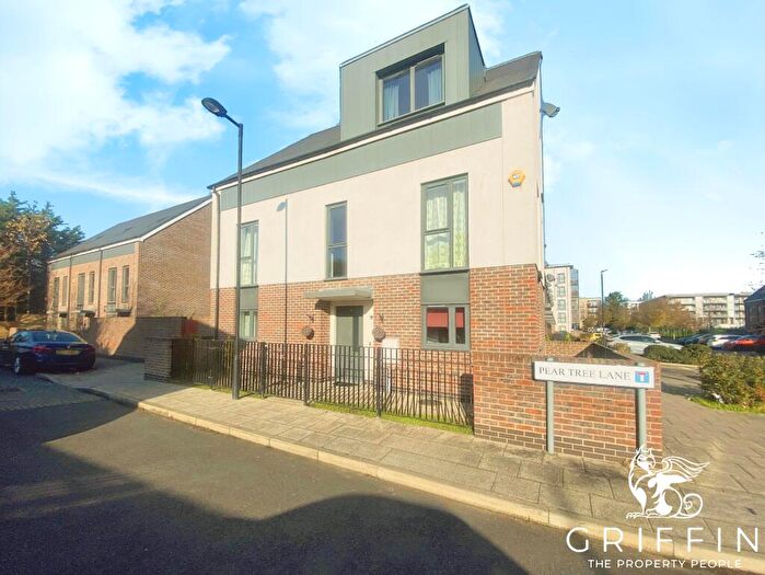 3 Bedroom Semi-Detached House To Rent In Pear Tree Lane, Rainham, RM13