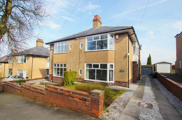 3 Bedroom Semi-Detached House For Sale In Earnsdale Avenue, Darwen, BB3