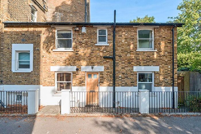 3 Bedroom Flat For Sale In Leigham Court Road, Streatham, London, SW16