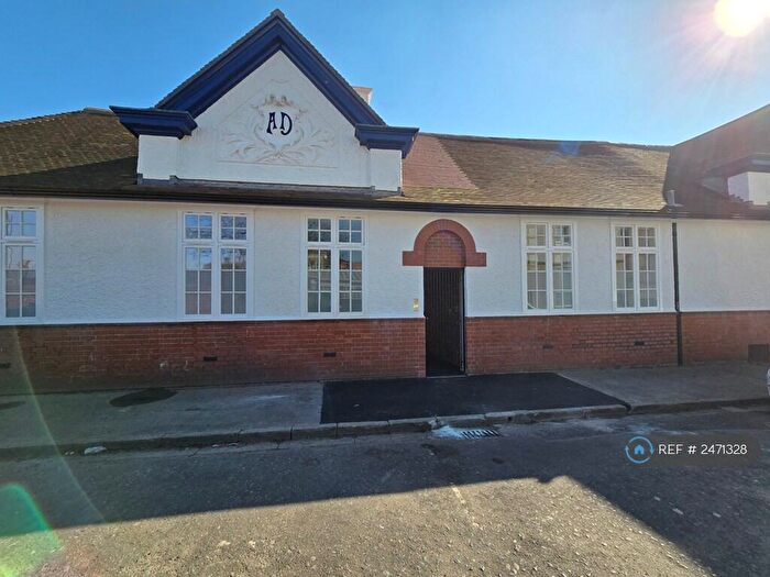 4 Bedroom Semi-Detached House To Rent In Smyths Close, Bristol, BS11