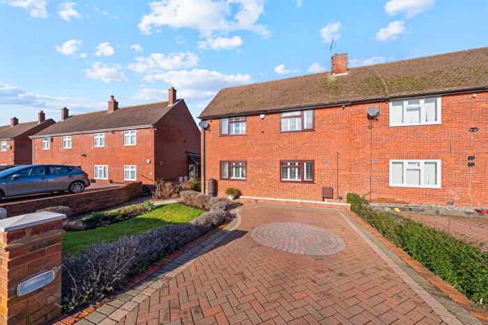 3 Bedroom Semi-Detached House For Sale In Hansells Mead, Roydon, Essex, CM19